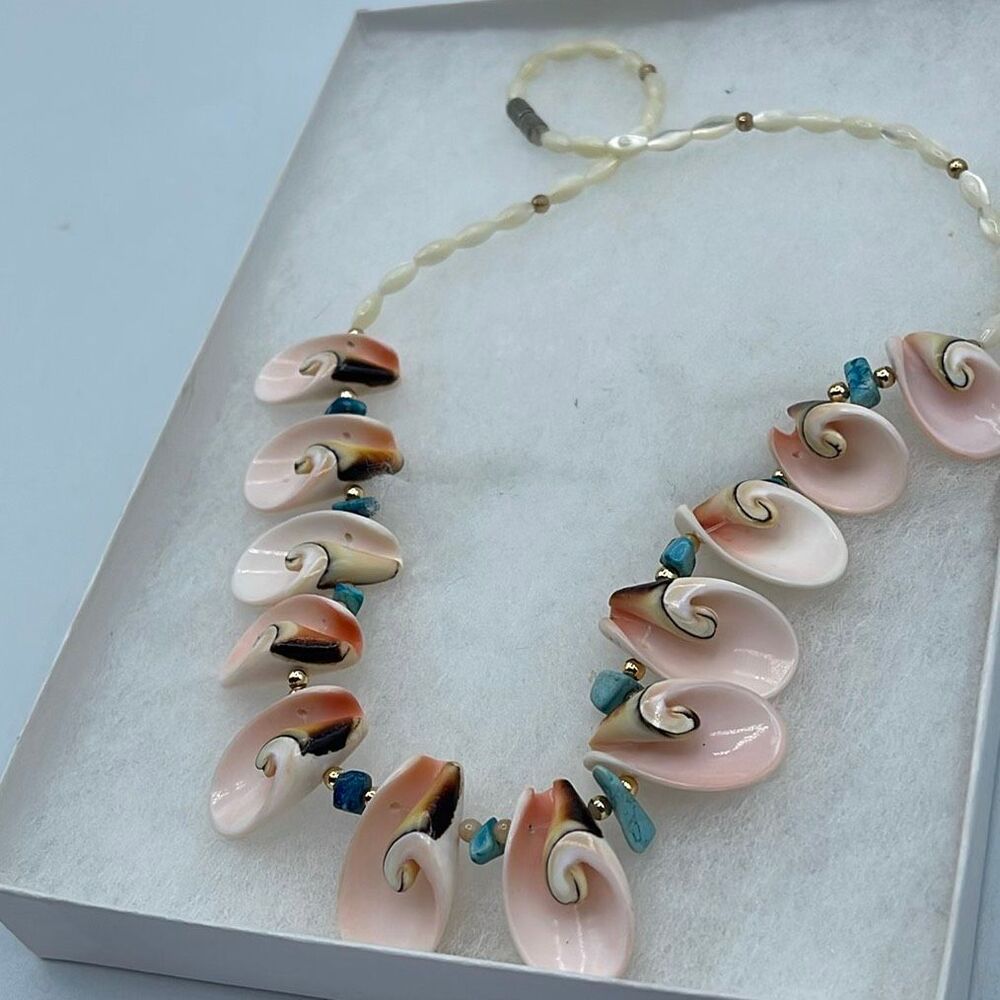 Vintage Conch - turquoise and mother of pearl 17” necklace.